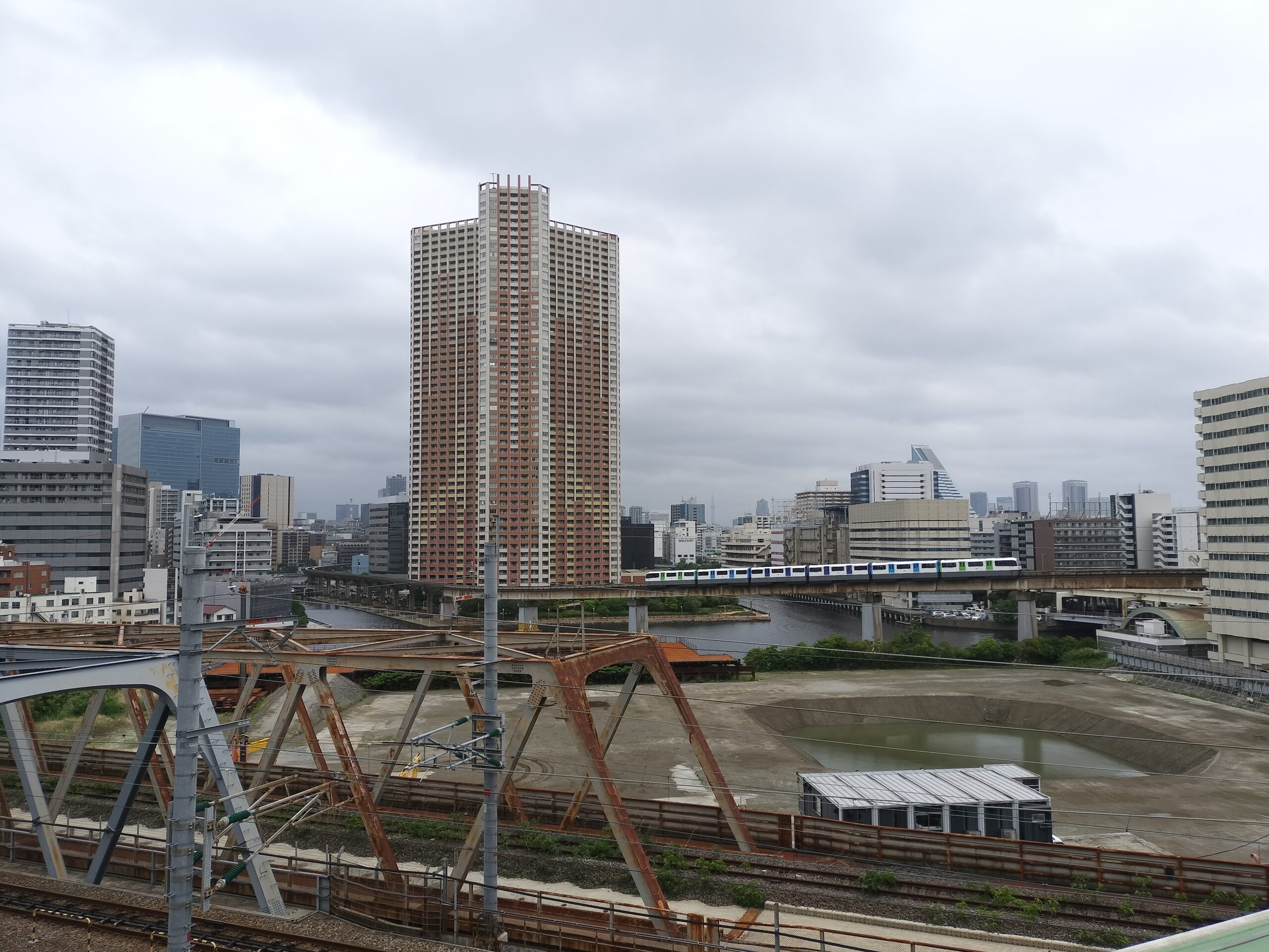 芝浦方面から高輪ゲートウェイを臨む景色！